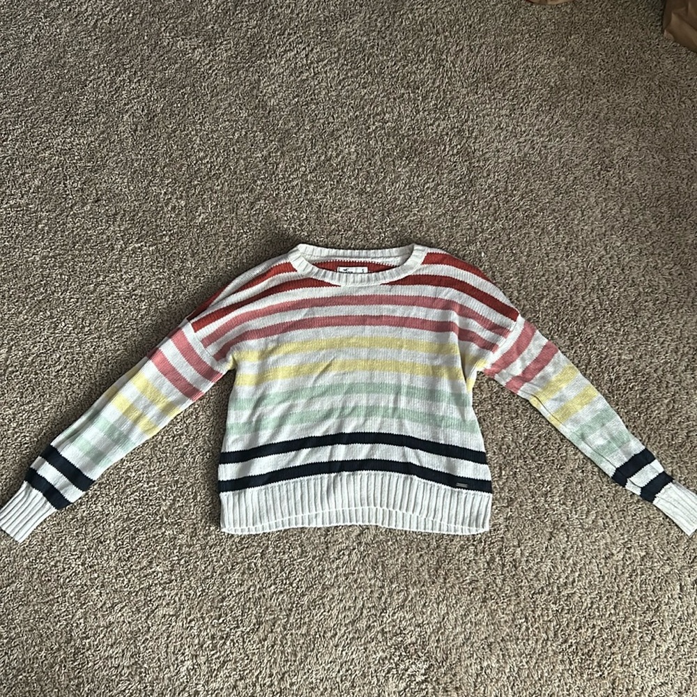 Rainbow color sweater not worn down good quality